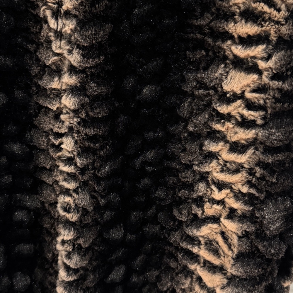 Cupio Black Faux Fur Vest. NWOT - Picture 4 of 5